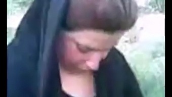 Amateur Arab Hijab-Wearing Girl Indulges In Outdoor Sex